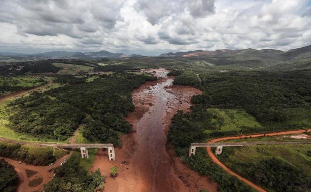 El riesgo de rotura de otra presa obliga a evacuar a 24.000 personas en Brasil