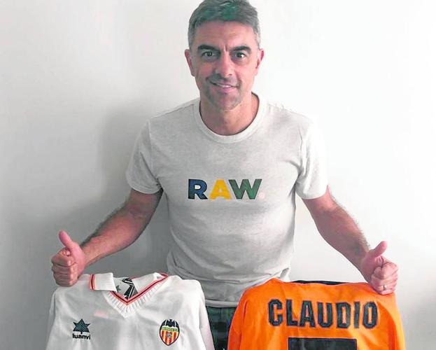 Claudio 'Piojo' López: «Después de 20 años aún me recuerdan bastante mis goles al Barça»