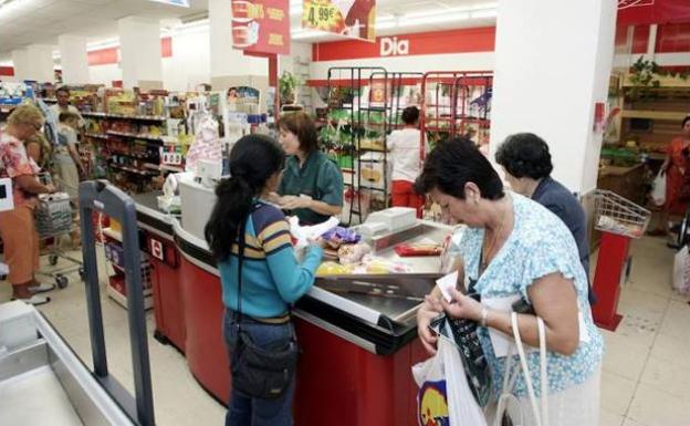 Dia retira 25.000 latas de sardinas de sus supermercados