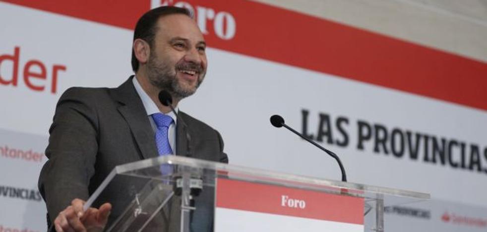 El ministro Ábalos, sobre el conflicto entre las VTC y el taxi: «Nosotros no tenemos competencia sobre el taxi»