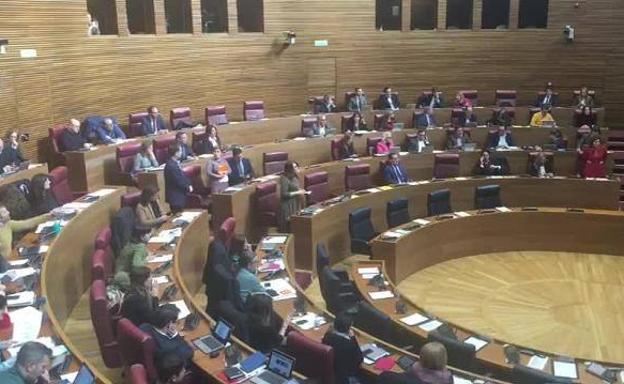 Ciudadanos abandona el pleno de Les Corts en la propuesta sobre la violencia de género por considerarla «una farsa»