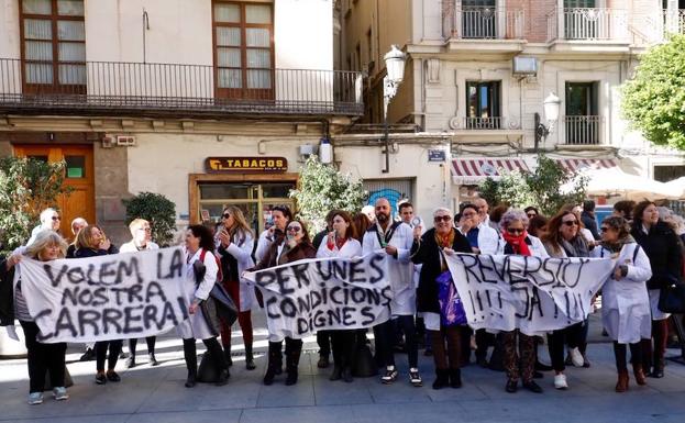 Medio centenar de sanitarios exigen que la reversión de Dénia sea igual a la de Alzira