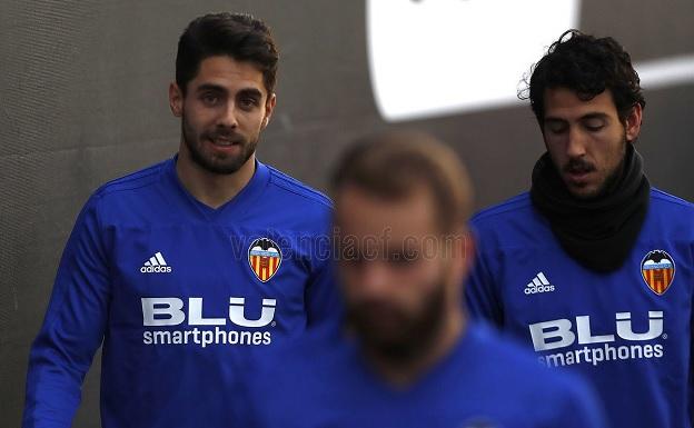 Sobrino y Roncaglia ya se entrenan con el Valencia