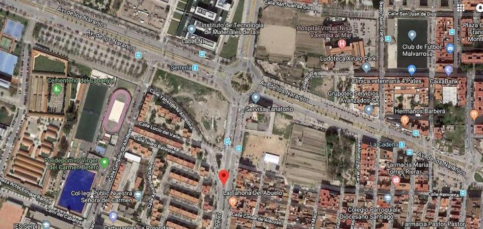 Aparatoso accidente entre un tranvía y un coche en Tarongers