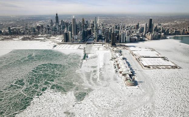 Chicago desaparece bajo el hielo