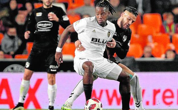 El Valencia CF rescinde a Batshuayi en hora límite