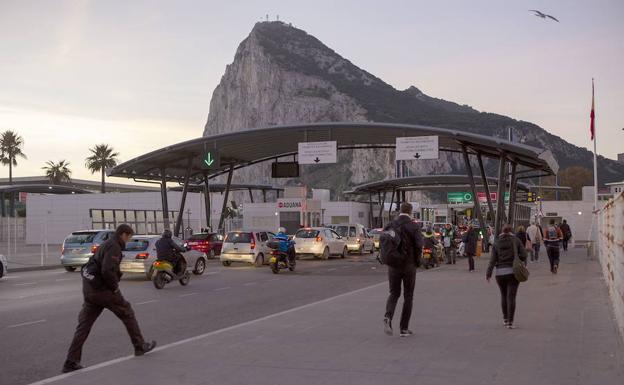 La UE solivianta a Londres al definir a Gibraltar como «colonia»