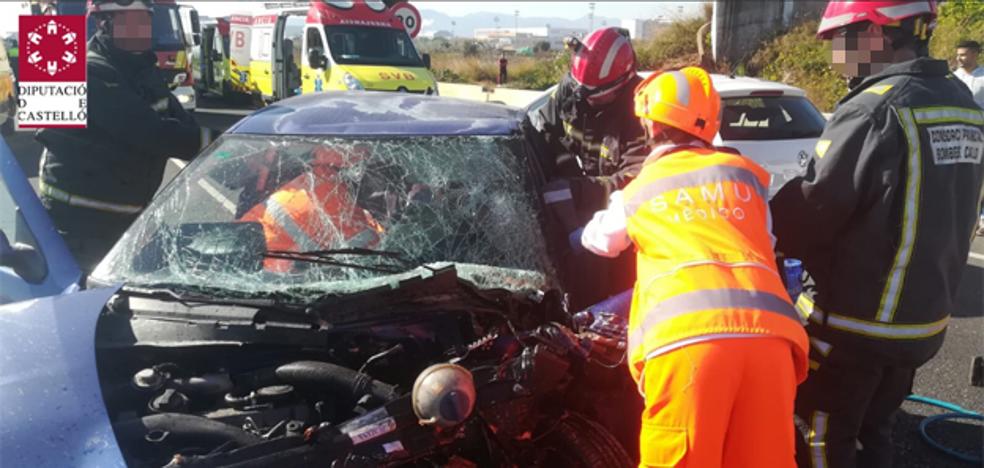 Cuatro heridos en un grave accidente entre dos coches en la N-340