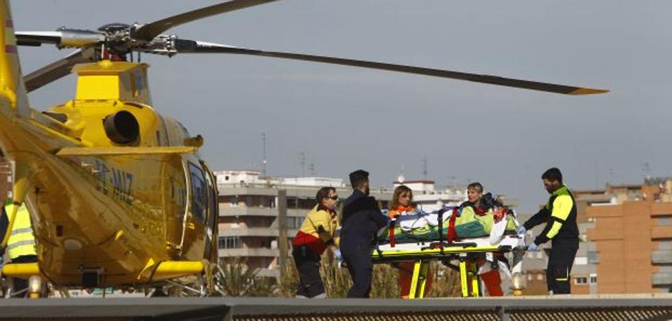 Un joven de 17 años, herido grave y evacuado en helicóptero tras el choque de una moto y una furgoneta en la CV-610