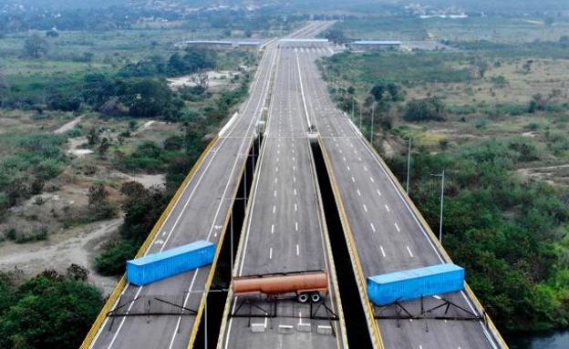 Las fuerzas de Maduro bloquean el puente por el que llegará la ayuda humanitaria a Venezuela