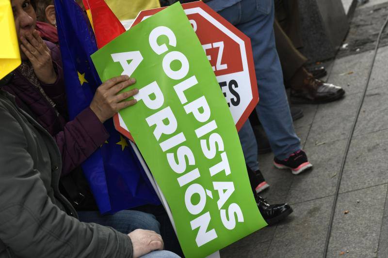 La bandera española toma Colón