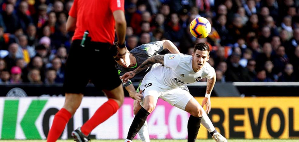 Santi Mina sufre un esguince en el tobillo y se perderá los próximos partidos