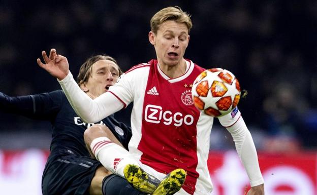 De Jong, mermado, aprueba ante Modric