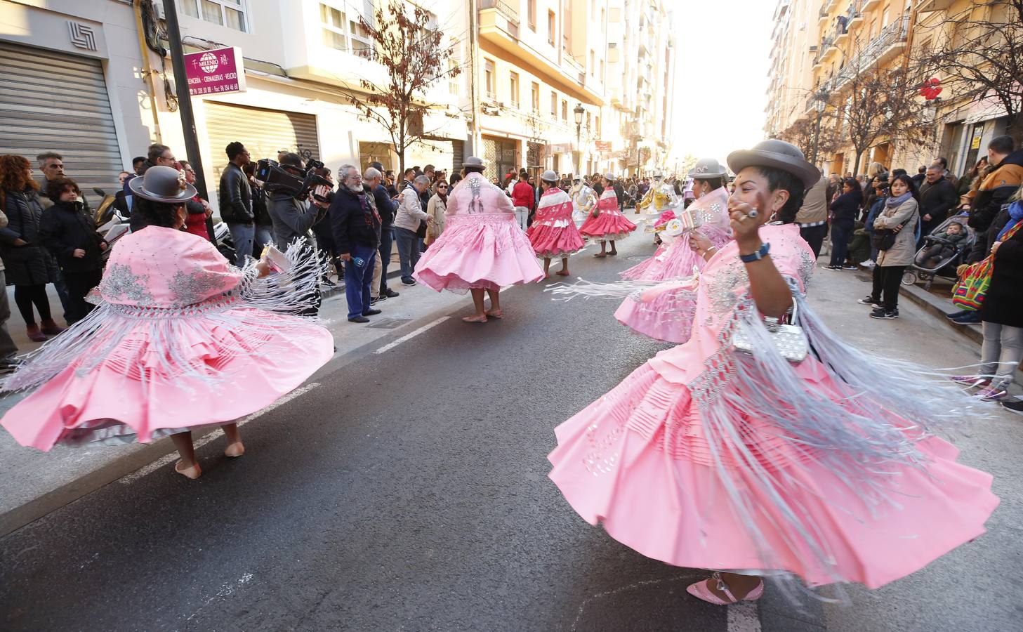 El carnaval llena de fiesta y color Ruzafa