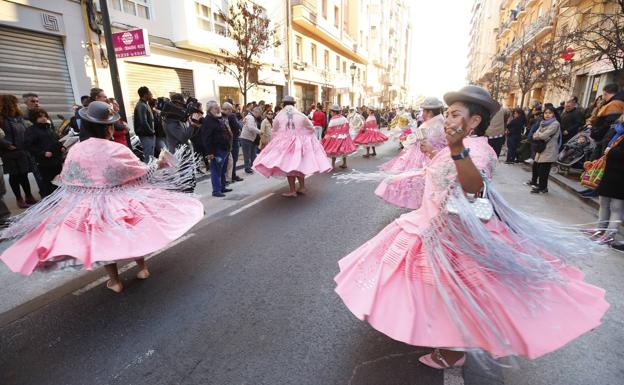 El carnaval llena de fiesta y color Ruzafa