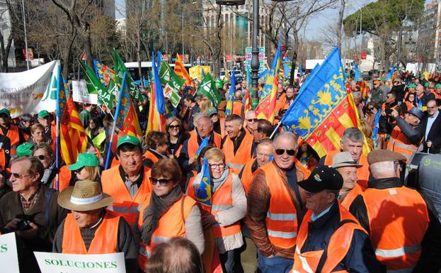 Los agricultores valencianos protestan en Madrid por la crisis citrícola