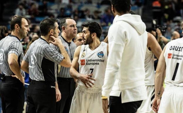 Reyes y Campazzo, multados con 1.000 euros por atacar a los árbitros de la final