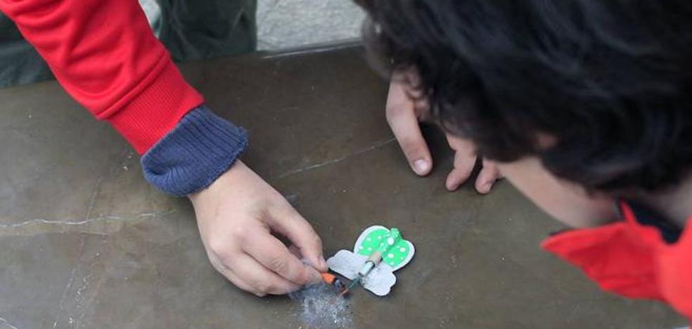 Autorización para tirar petardos en Fallas: ¿Qué tracas pueden tirar los niños?