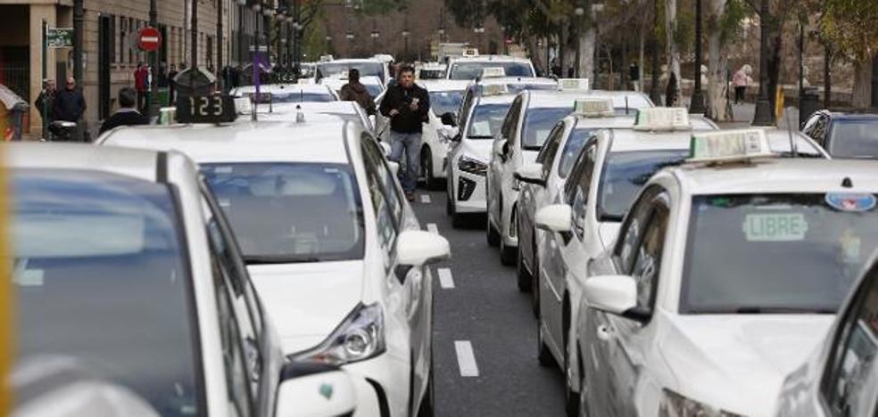 La Generalitat sigue con la tramitación del decreto para regularizar los VTC