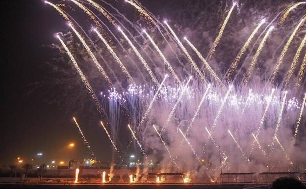 Así ha sido la mascletà vertical más alta de la historia