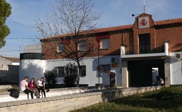 Roban cinco pistolas y munición del cuartel de la Guardia Civil en Láchar (Granada)