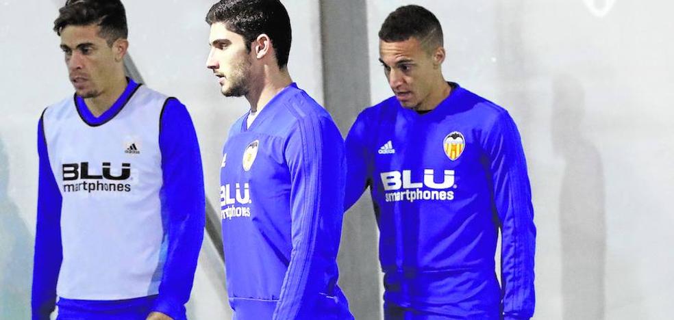 Refuerzos de lujo para cercar al Sevilla