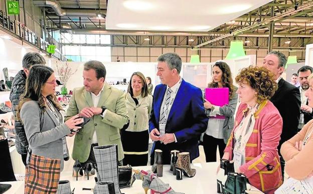 Oltra, cuatro años sin ir a una feria para apoyar al tejido industrial valenciano