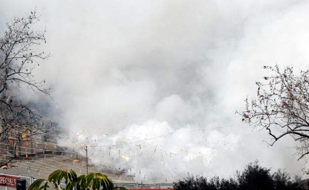 Quién dispara la mascletà de hoy sábado y cómo será