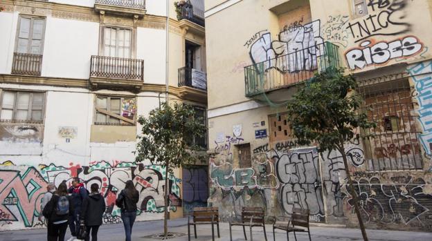 Los grafitis ensucian el barrio del Carmen de Valencia