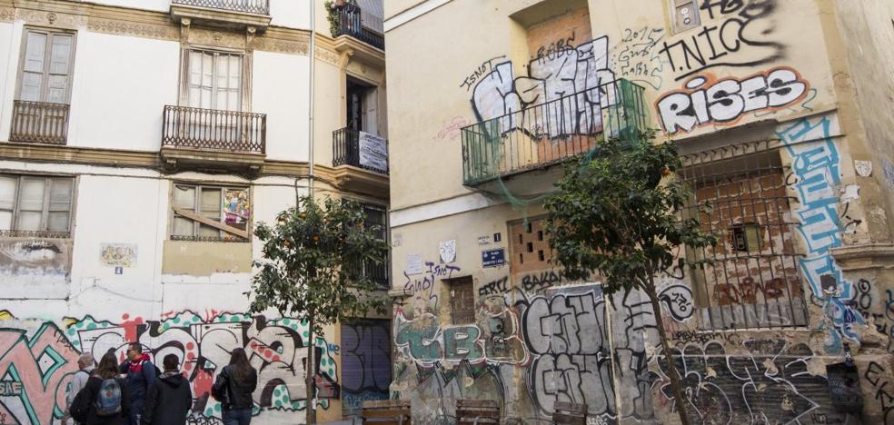 Los grafitis ensucian el barrio del Carmen de Valencia