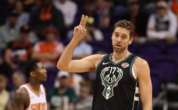 Pau Gasol debutó con derrota en los Bucks