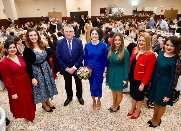 Ampar Cabrera gana el premio Bernat i Baldoví para Barraca-Espadán