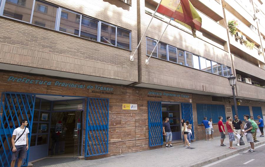 Agrede al examinador de Tráfico en Valencia por suspenderle tras saltarse un stop