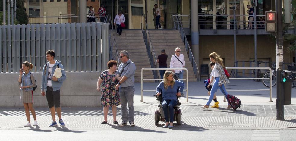 La falta de médicos deja en el aire el refuerzo de Sanidad para los centros de salud