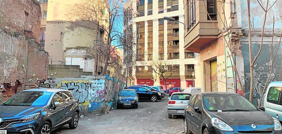 Grezzi agota el mandato sin convertir ocho solares en aparcamientos