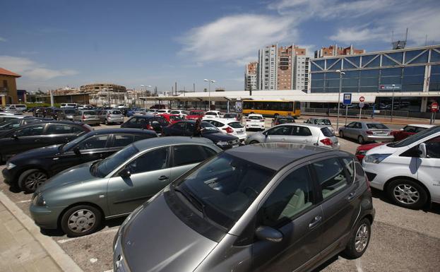 ¿Dónde encontrar plazas de aparcamiento gratis en Valencia en Fallas?