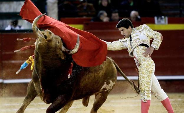 Corrida del miércoles 13 de marzo de la Feria de Fallas: Pablo Aguado corta una oreja en Valencia