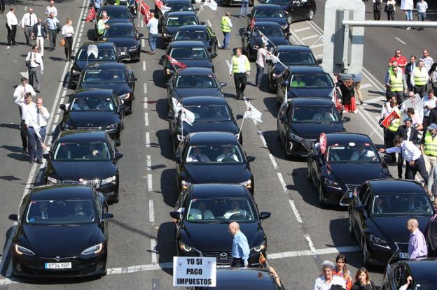 Competencia carga contra el decreto de los VTC que obliga a pedirlos 15 minutos antes