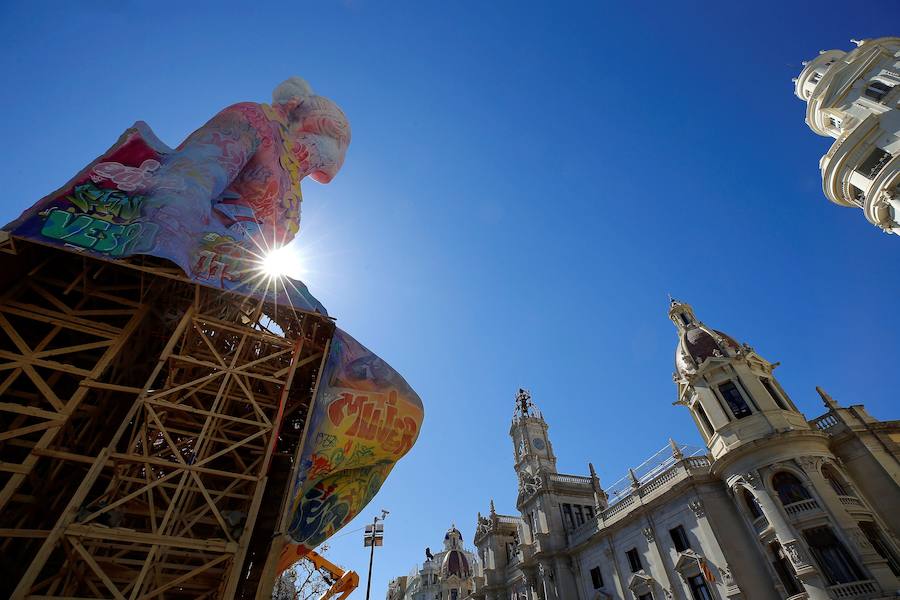 La plantà de las Fallas de Valencia avanza sin descanso