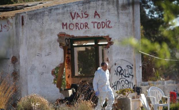 Perfil del padre: un 'hippie' cocinero en un bar de Rocafort