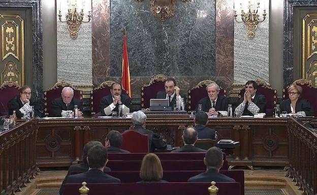 Las defensas cargan contra Marchena por «suplantar» a las acusaciones con Trapero