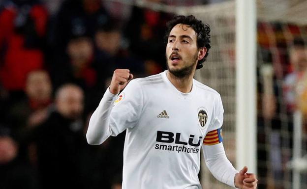 Gayà, Parejo y Rodrigo, con la selección