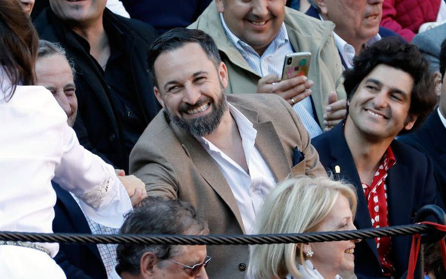 Fotos de Santiago Abascal durante su visita a Valencia en Fallas