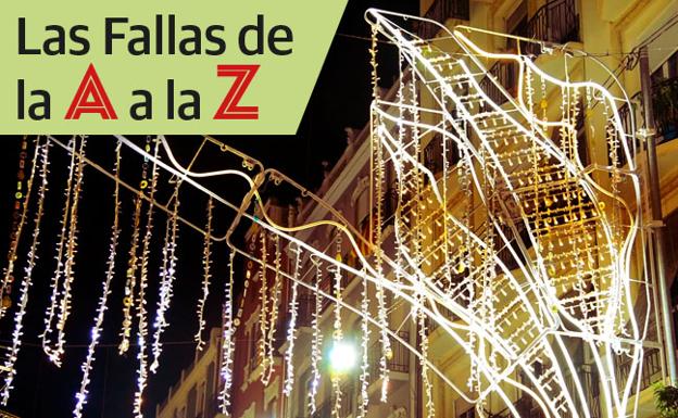 Un paseo por las calles iluminadas de Valencia