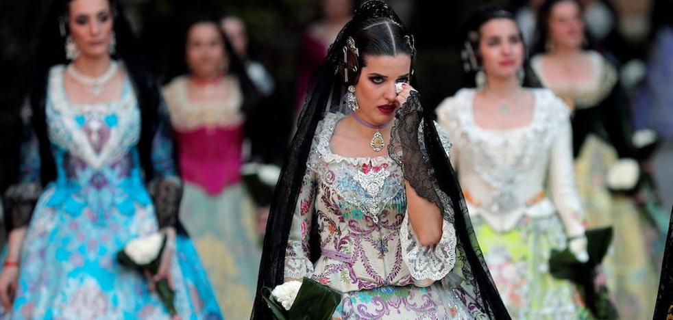 Ofrenda de las Fallas 2019: Lágrimas y besos a la Virgen