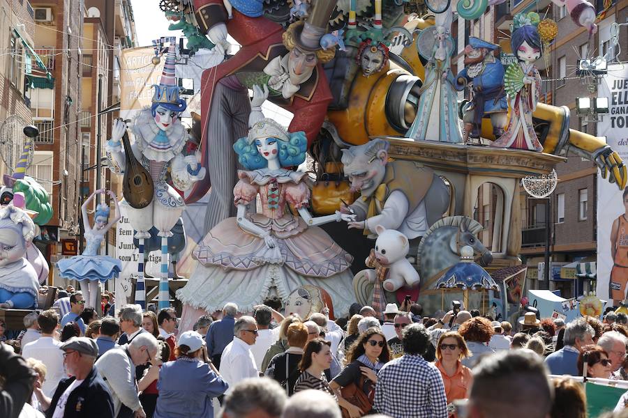 El público llena l'Antiga tras ganar el primer premio de Especial de las Fallas 2019