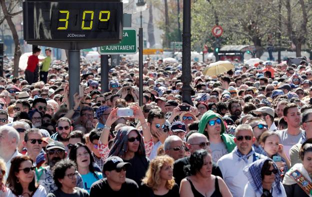 Fallas 2019: Especial carga contra los ataques al patrimonio, la suciedad y la masificación