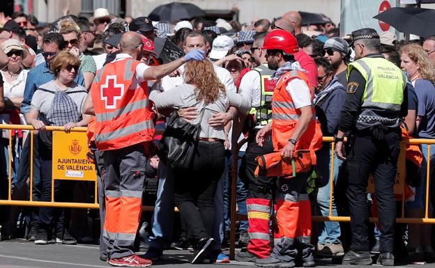 64 atendidos en la mascletà, dos evacuados por ataques epilépticos y otro por cólico nefrítico