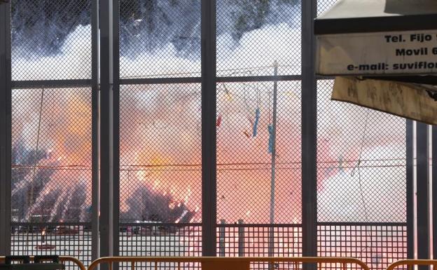 La mascletà taronja de hoy lunes tendrá un increíble final de 30 segundos y será un homenaje al Valencia CF