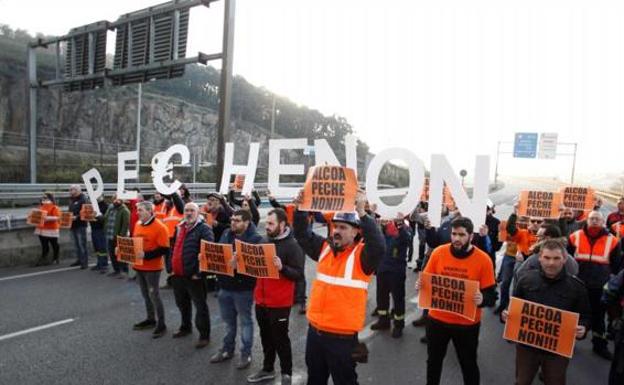 Alcoa amaga con cerrar su última planta en España por el coste de la luz